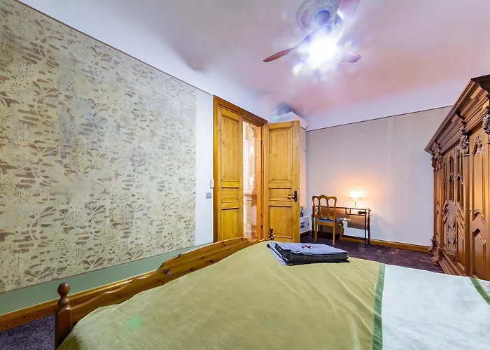 Ancient Storie's Ap 65sqm Renovated Free Parking Апартаменты Рига