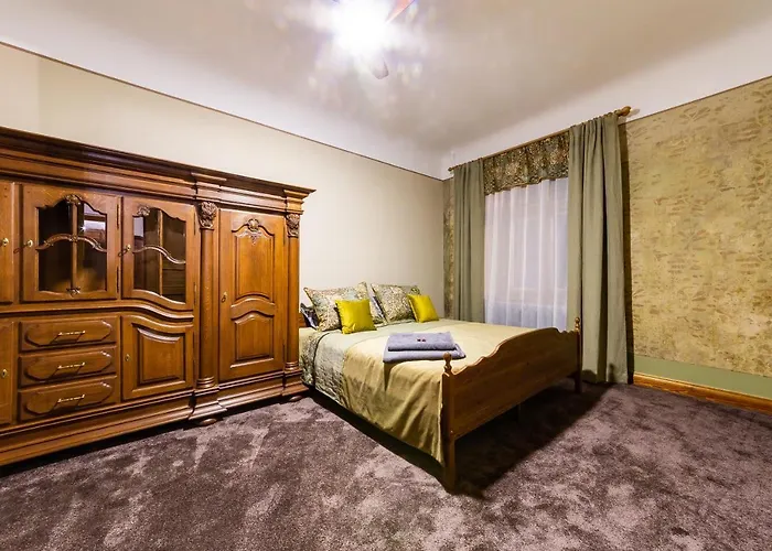 Ancient Storie's Ap 65sqm Renovated Free Parking Апартаменты