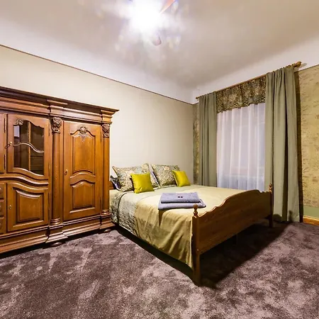 Ancient Storie's Ap 65sqm Renovated Free Parking Apartamento